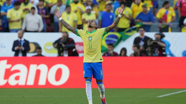 Бразильцы не смогли выиграть групповой турнир. 03 июл 04:00 Бразилия - Колумбия 1:1 К заключительному дню группового раунда на Кубке Америки дело наконец дошло до по-настоящему большого матча.-2