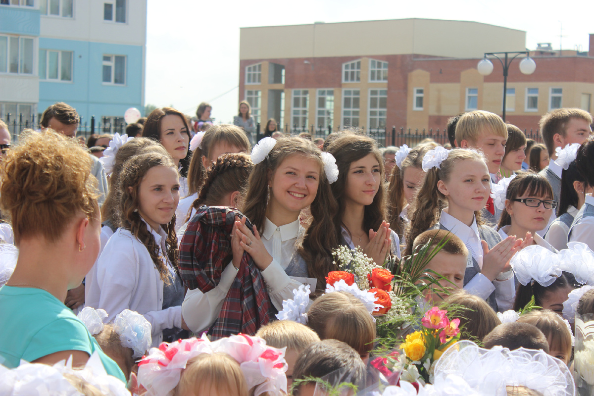 Десятые годы. 1 сентября. Старшеклассники Новосибирска. Уже отучились и где?