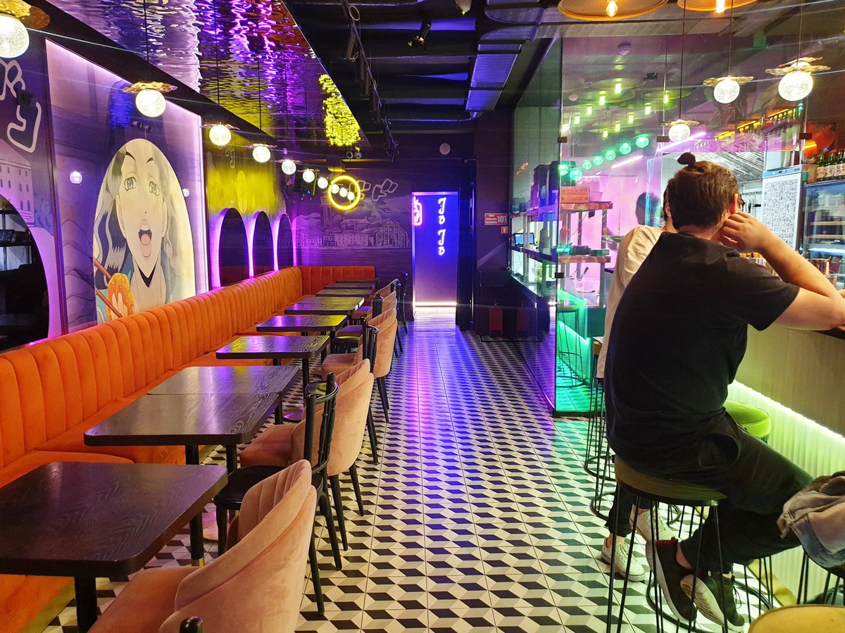 Общий вид зала ресторана JoJo