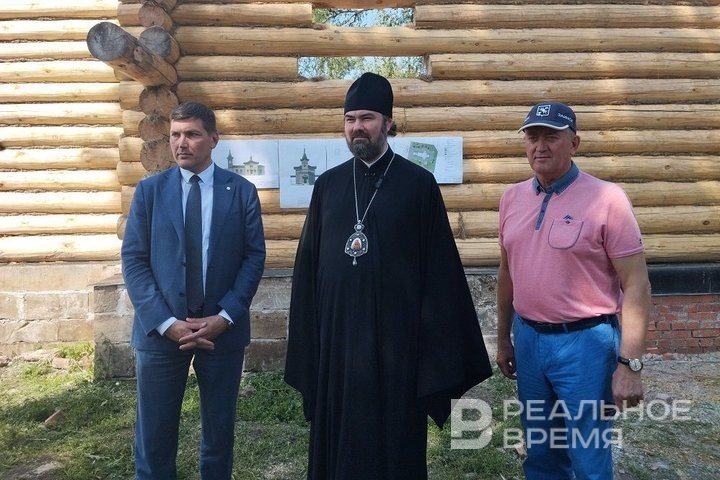 Иван Гущин, отец Мефодий, Разиф Каримов. Радиф Кашапов / realnoevremya.ru