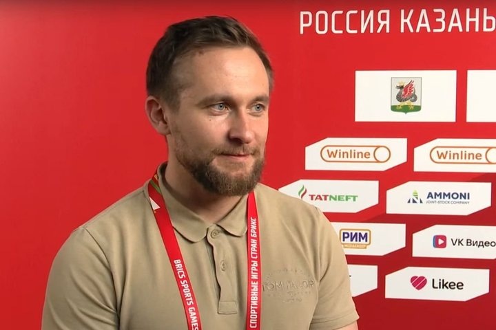 Фото: скриншот из видео «Дмитрий Хомяков о подготовке и проведении соревнований по тяжелой атлетике на Играх БРИКС» с канала « ФТАР/ RWF ФЕДЕРАЦИЯ ТЯЖЁЛОЙ АТЛЕТИКИ РОССИИ»