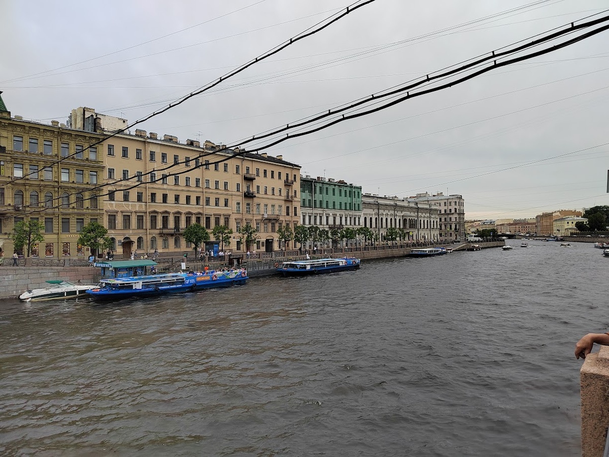 Вид на фонтанку с Аничкова моста