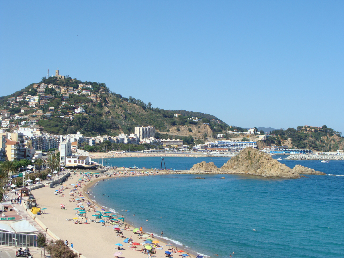 Бланес, Испания – старинный курортный городок, привлекающий красивой природой, множеством интересных достопримечательностей и неповторимым испанским колоритом. 