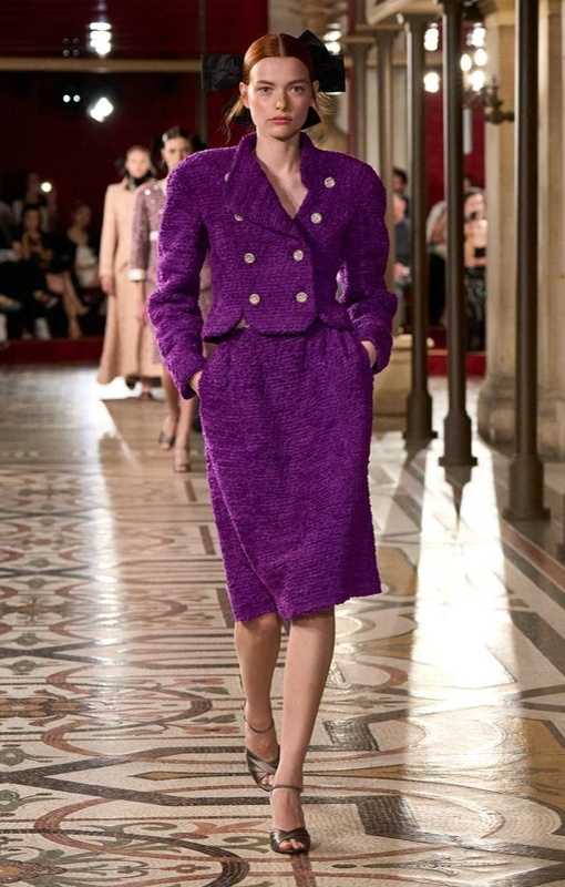 Неделя моды была наполнена великолепием и изысканностью, захватывающими зрителей своей красотой и элегантностью