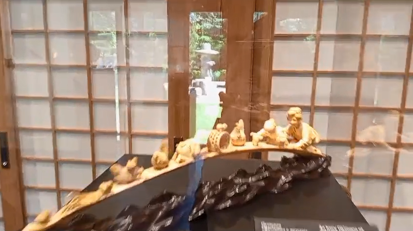 Доме Коминка в Японском саду парка Краснодар - резьба по кости