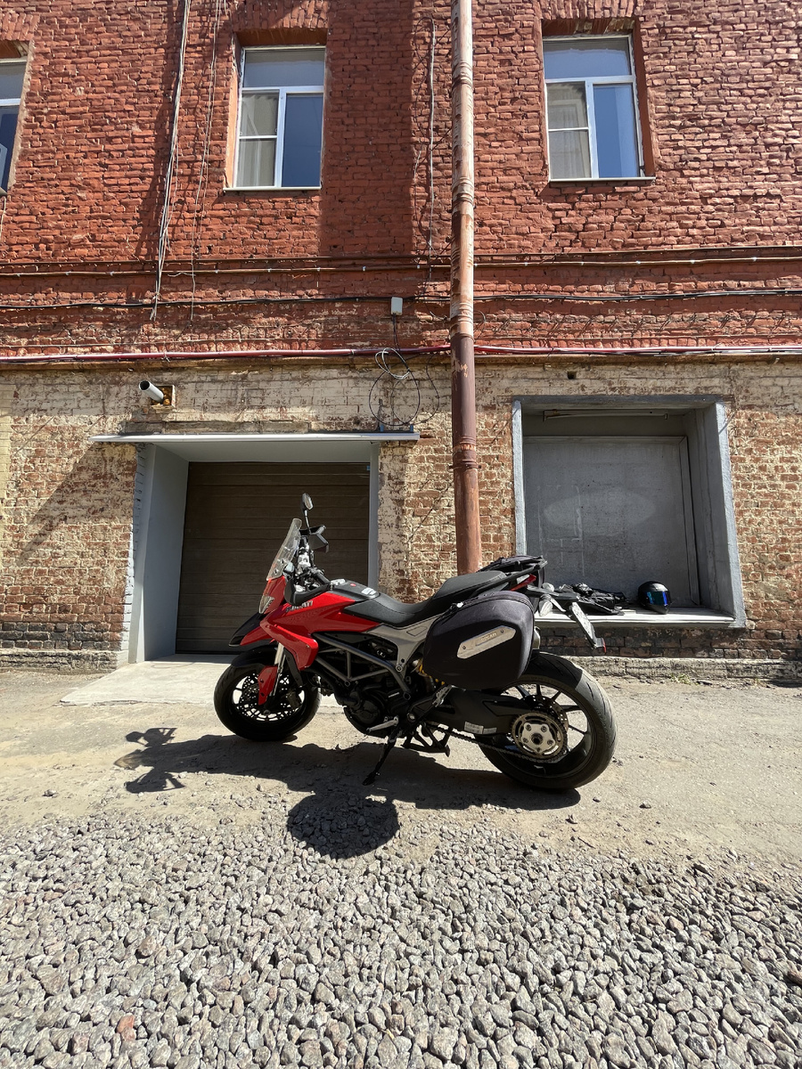 Ducati Hyperstrada 821