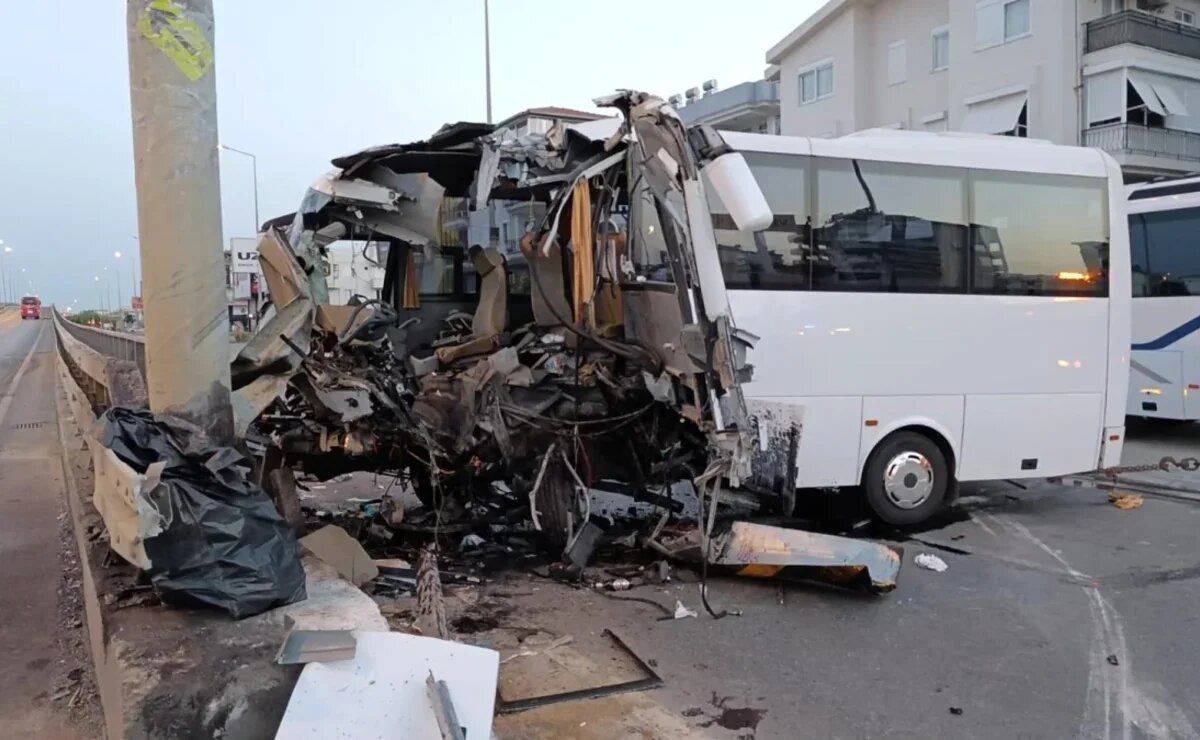    В Анталье в серьезное ДТП попал автобус с туристами из России и Белоруссии