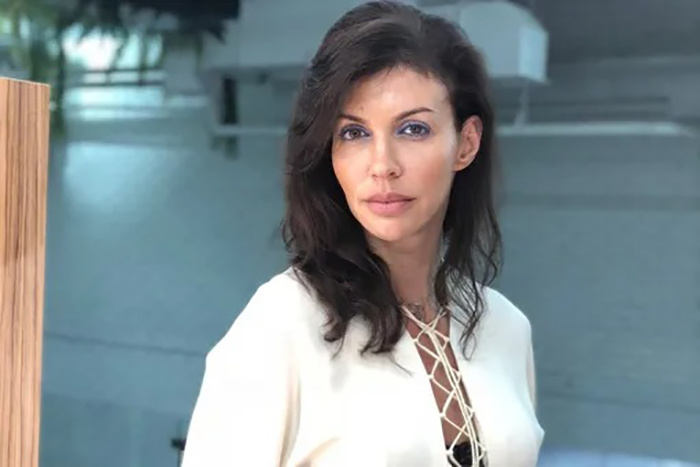  Говорят, что Алиса начала перекраивать своё лицо, чтобы удержать супруга. / Фото: thevoicemag.ru