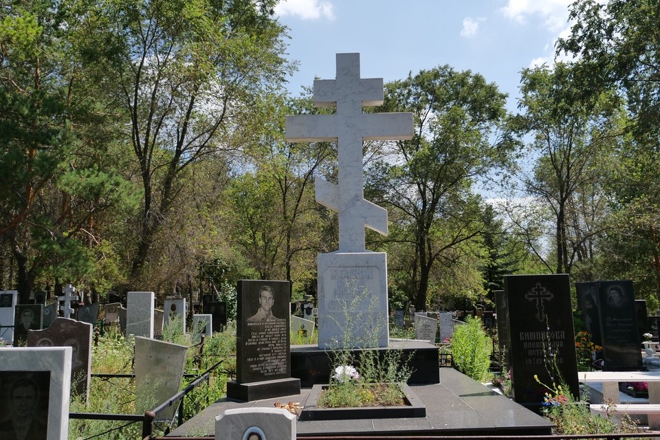   Могила криминального авторитета-спортсмена на кладбище Рубежное в Самаре Светлана МАКОВЕЕВА