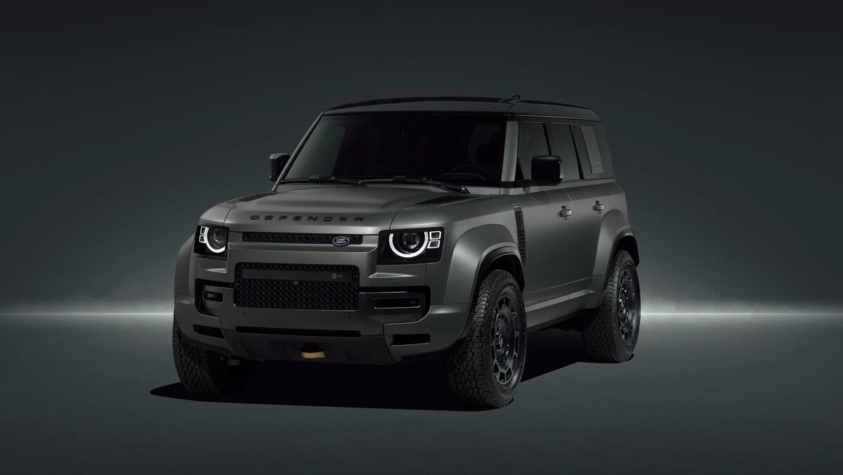 Компания Land Rover представила новую модификацию внедорожника Defender под названием Octa, которая официально стала самой мощной и быстрой версией модели благодаря 635-сильной версии 4,4-литрового V8.-2