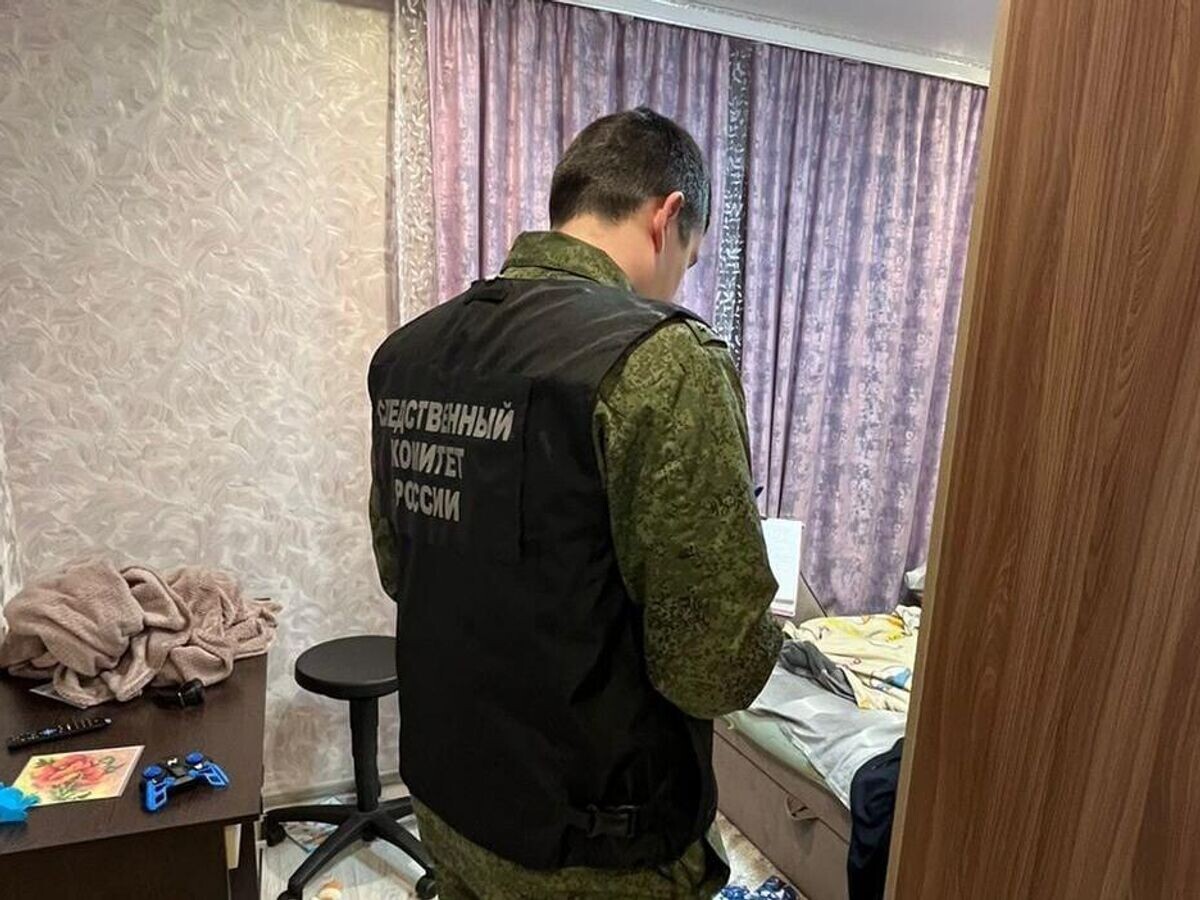    Сотрудник СК РФ на месте обнаружения тела малолетнего мальчика в Туле© Фото : СУ СК России по Тульской области/ВКонтакте