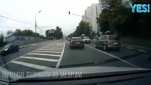 Смелый русский парень проучил наглых понаехавших, а то совсем забыли правила дорожного движения у нас в России.