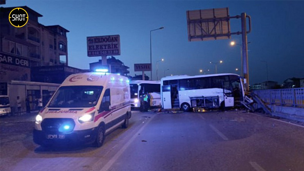    Российские туристы попали в страшное ДТП в Турции