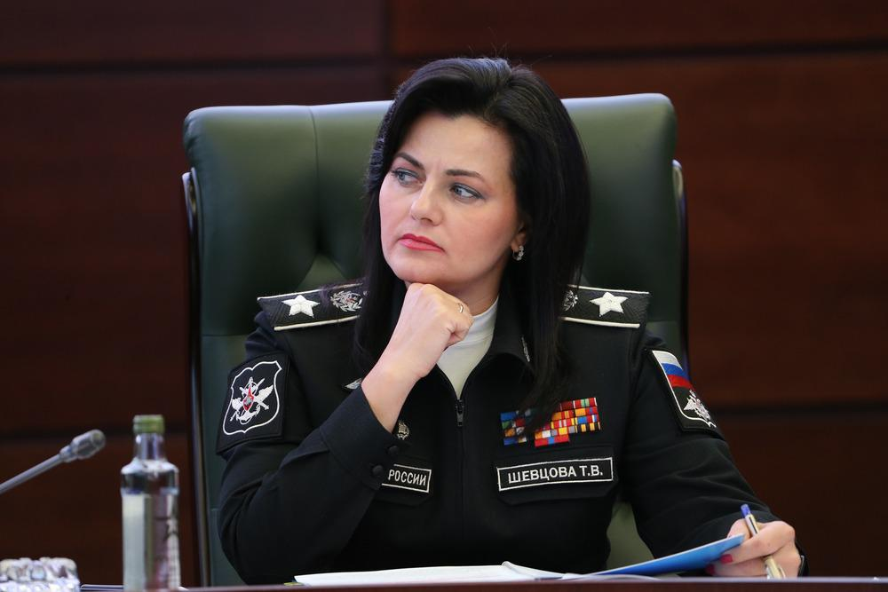 Наверняка многие слышали информацию о том, что отвечавшая за финансовые потоки в Минобороны во времена руководства Сердюкова и Шойгу, Госсоветник 1-го класса Татьяна Шевцова сбежала во Францию.