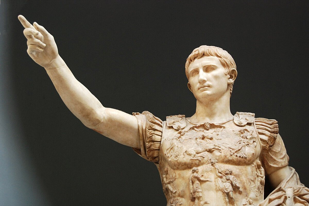 Октавиан Август был первым римским императором и основателем великой Римской империи.