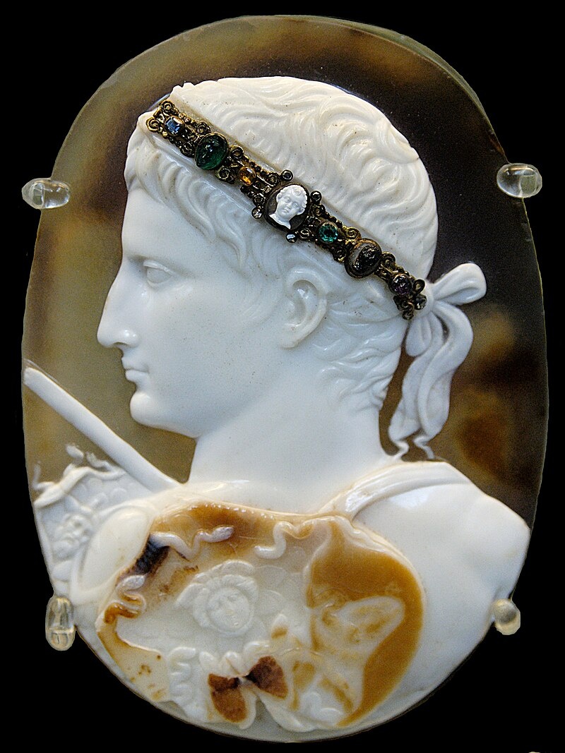 Камея с изображением Августа