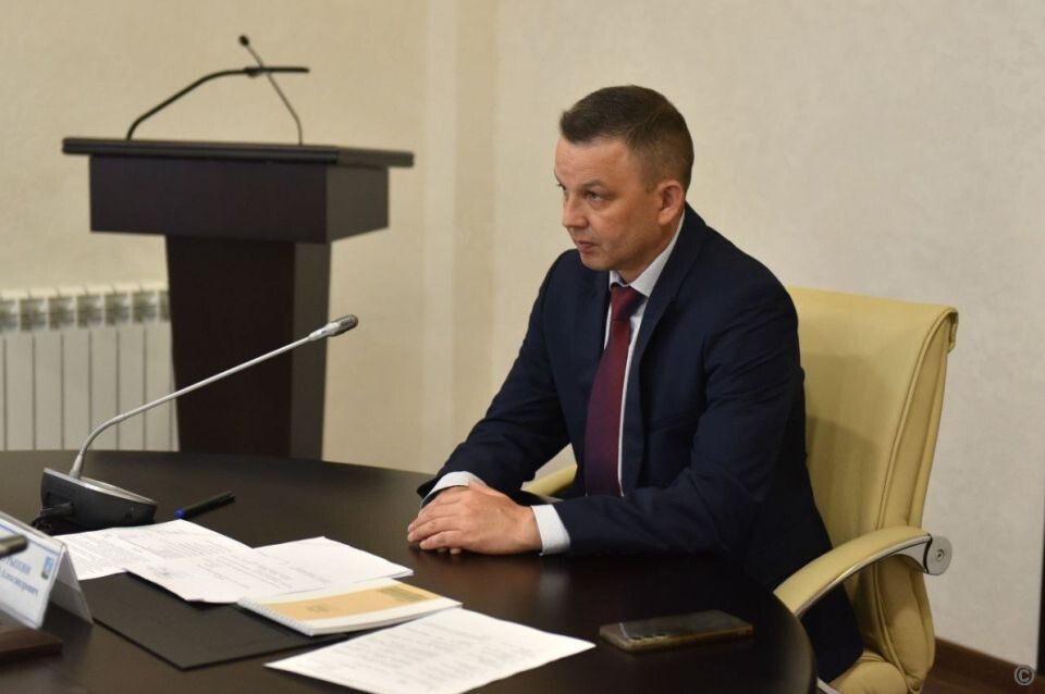    Совещание по вопросу благоустройства территории у Мемориала Славы. Источник: barnaul.org