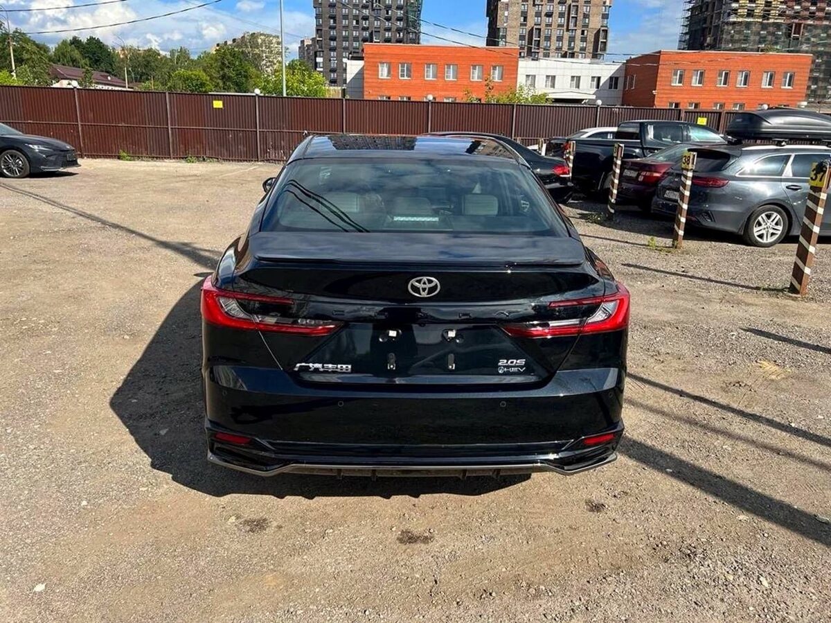 Задняя часть Тойота Camry XV80. Источник фото - auto.ru