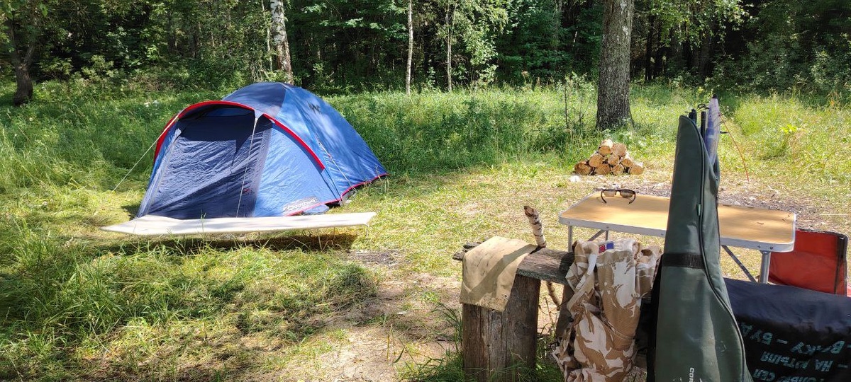 Отличное место в лесу для ночевки