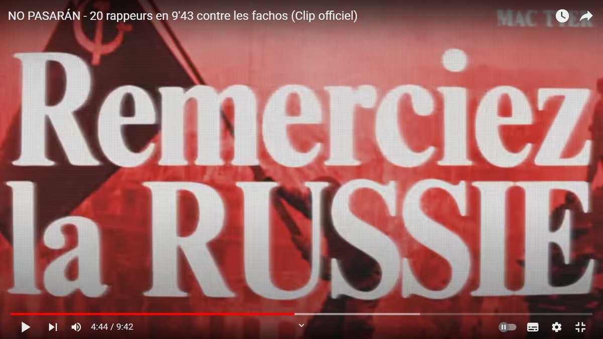 Надпись на скриншоте из клипа: "Спасибо Россия" и кадр с водружением Красного знамени над куполом рейхстага. Источник - канал клипа в  YouTube.