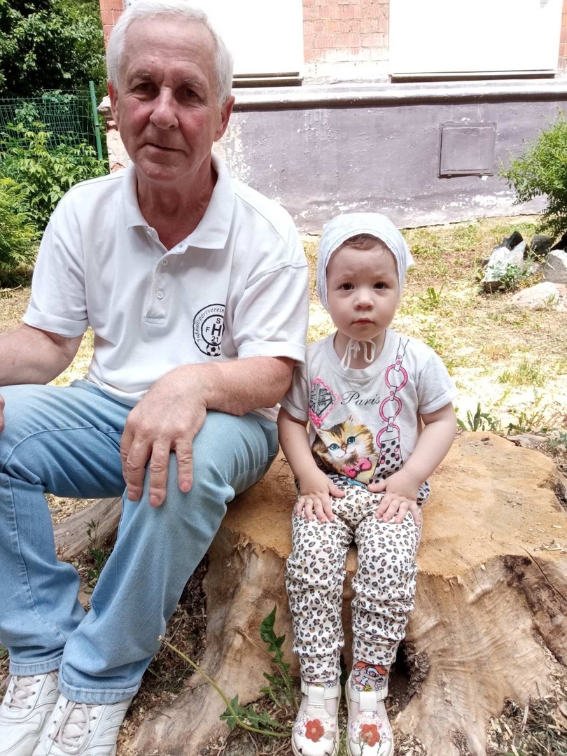 Агата со своим дедом и моим свекром
