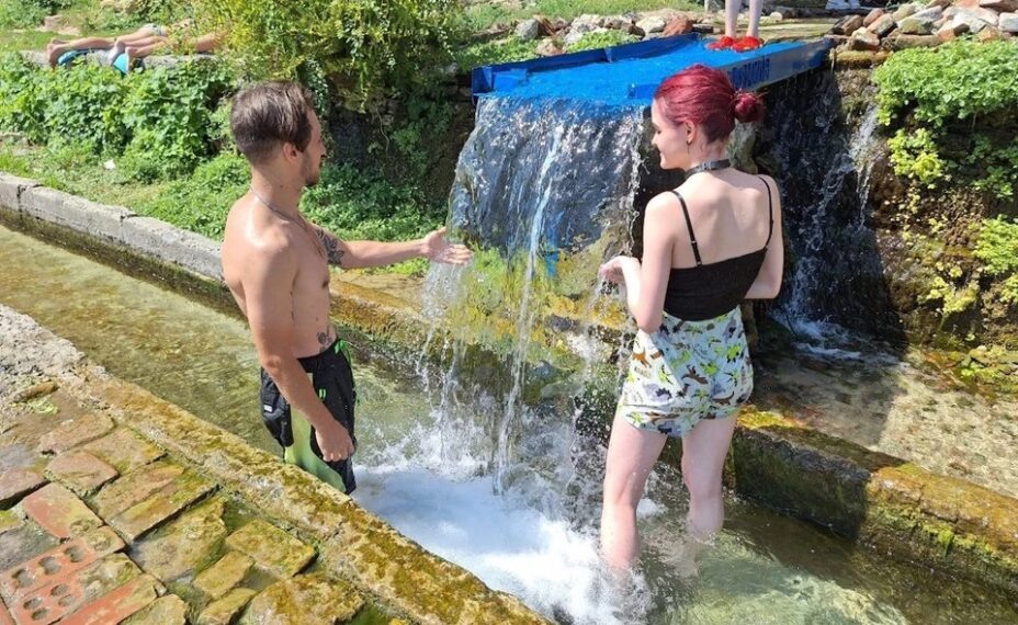    В Ростове не рекомендовали пить воду ни из одного родника. Фото: Дмитрий КУТЕПОВ