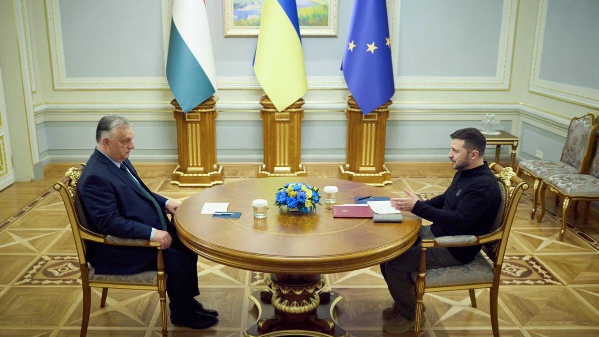    Президент Украины Владимир Зеленский и премьер-министр Венгрии Виктор Орбан во время встречи в Киеве / Фото: AP/ТАСС