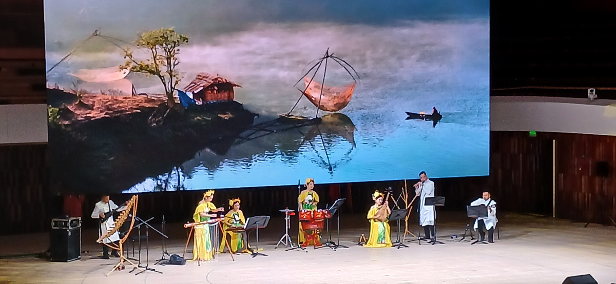 В Москве состоялась торжественная церемония открытия Дней вьетнамской культуры в России. Вьетнамская пословица гласит: «Язык поможет найти правильный путь».-4