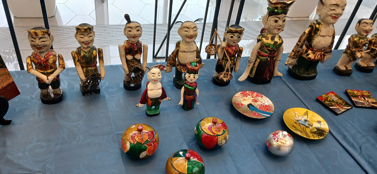 В Москве состоялась торжественная церемония открытия Дней вьетнамской культуры в России. Вьетнамская пословица гласит: «Язык поможет найти правильный путь».-5