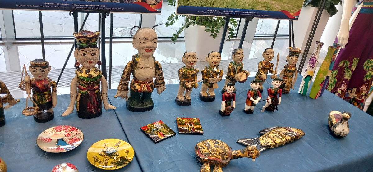 В Москве состоялась торжественная церемония открытия Дней вьетнамской культуры в России. Вьетнамская пословица гласит: «Язык поможет найти правильный путь».-6