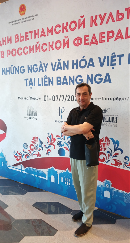 Театральный режиссер Тарлан Расулов.