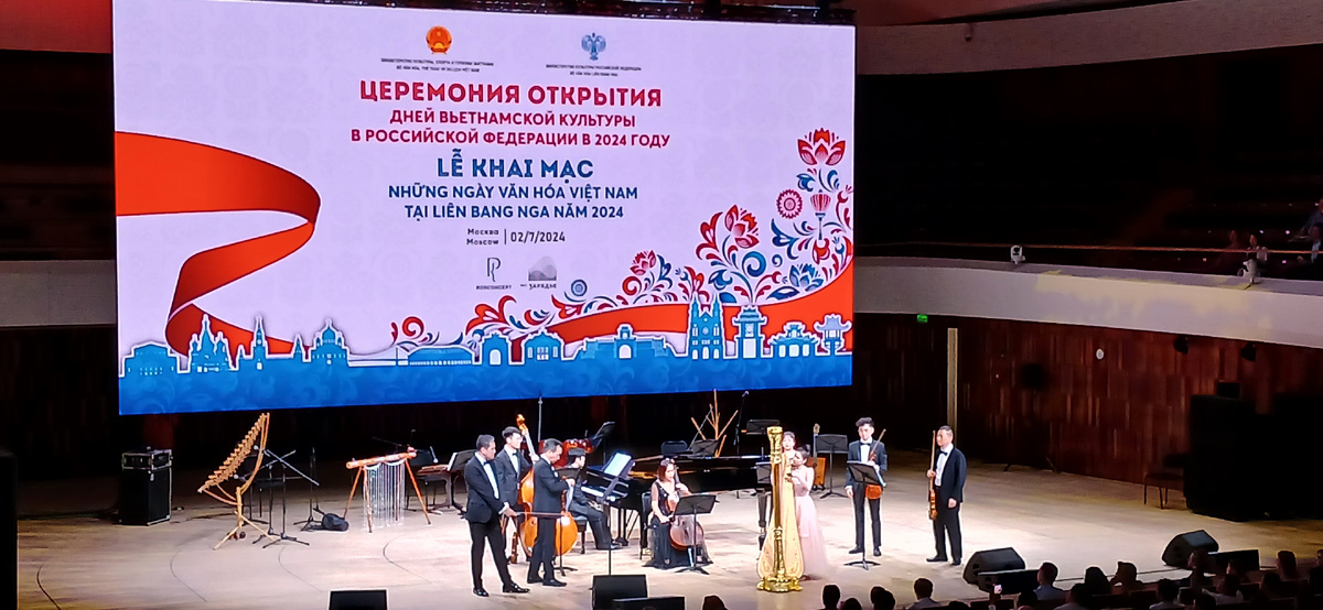 В Москве состоялась торжественная церемония открытия Дней вьетнамской культуры в России. Вьетнамская пословица гласит: «Язык поможет найти правильный путь».-3