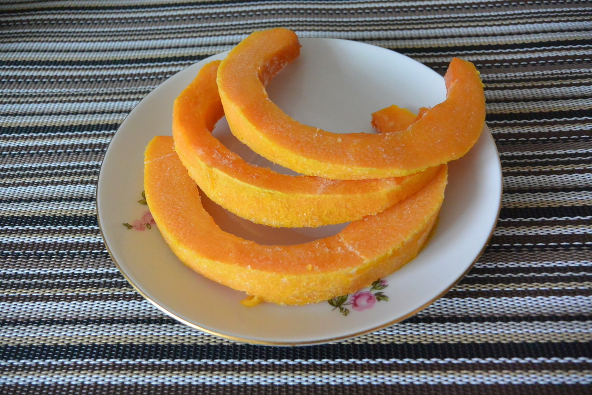 Тыква запечённая в духовке. Печеная тыква с изюмом, корицей. Тыква запеченная с фруктами. Тыква запеченная с яблоками. Запеченные тыква яблоками.