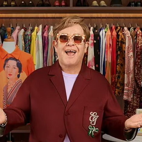     Элтон Джон продает тысячу очков и костюмов из американской квартиры