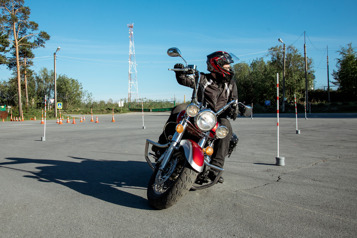    Мотоциклистов Сургута учат избегать аварий на дорогах