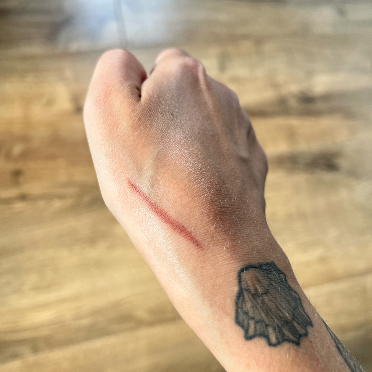 Мне кажется, цвет явно светлее, чем указано на самом карандаше