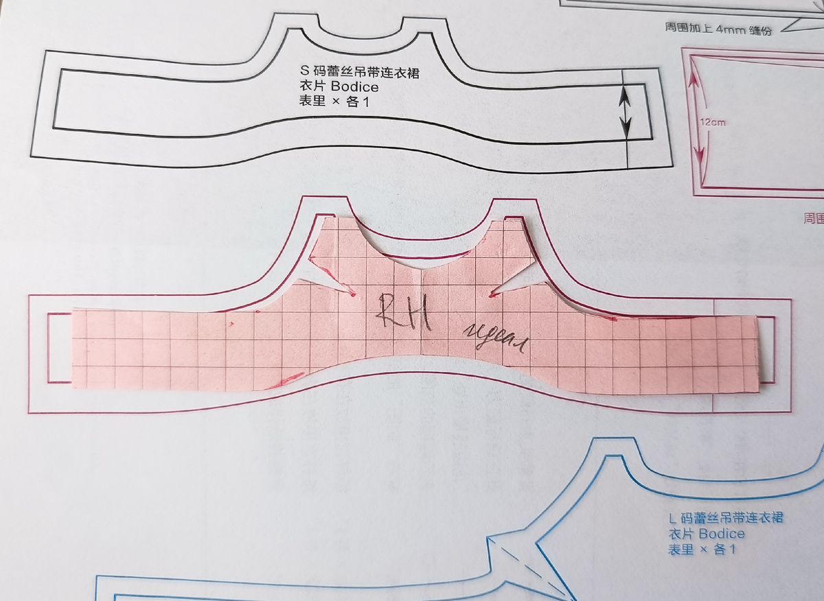 Оригинал выкройки и мои доработанные: под Rainbow high сидит идеально (галерея)