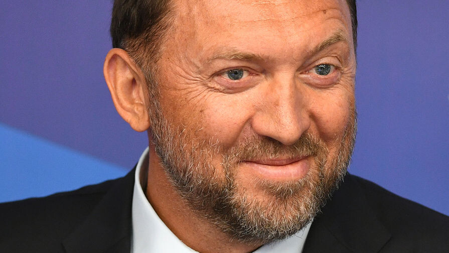 Президент, член совета директоров РУСАЛ Олег Дерипаска во время Восточного экономического форума во Владивостоке, 2017 год / Александр Вильф/РИА «Новости»   📷