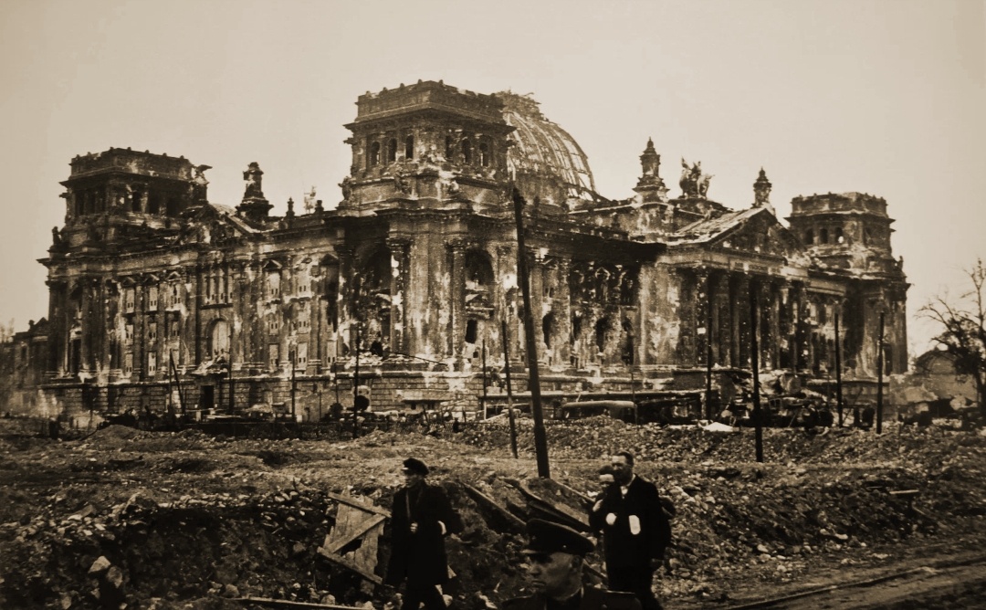 Здание Рейхстага в 1945 году