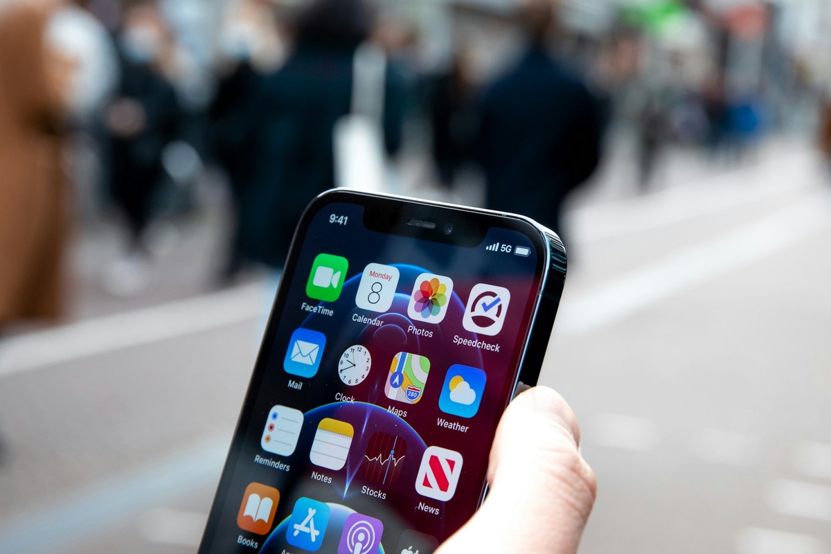    Сейчас мы находимся на пороге внедрения сетей пятого поколения (5G). Обещают, что ее скорость будет развиваться до 20 Гбит/с: для сравнения, скорость передачи данных в сетях 3G обычно составляет от 384 Кбит/с до 2 Мбит/с.Unsplash