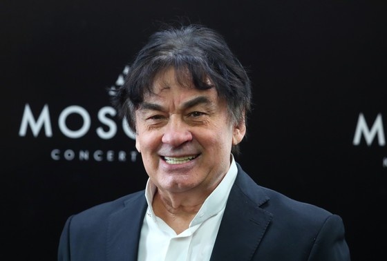    Александр Серов