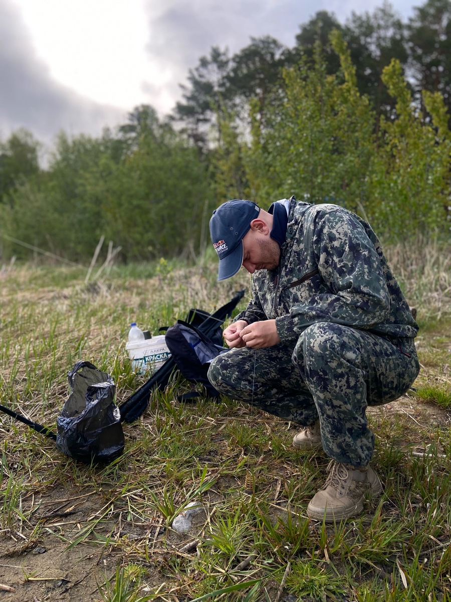 Оснащаем фидер. Кормушка 40 грамм. Поводок 40-50см.