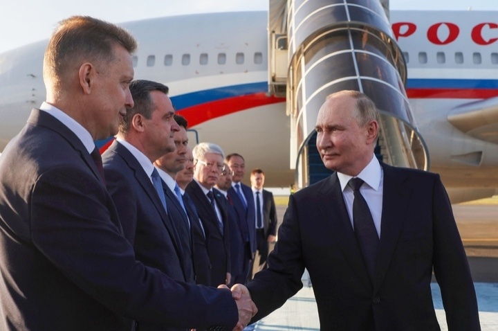 Из открытых источников в интернете. Президент РФ Владимир Путин прибыл в Астану.