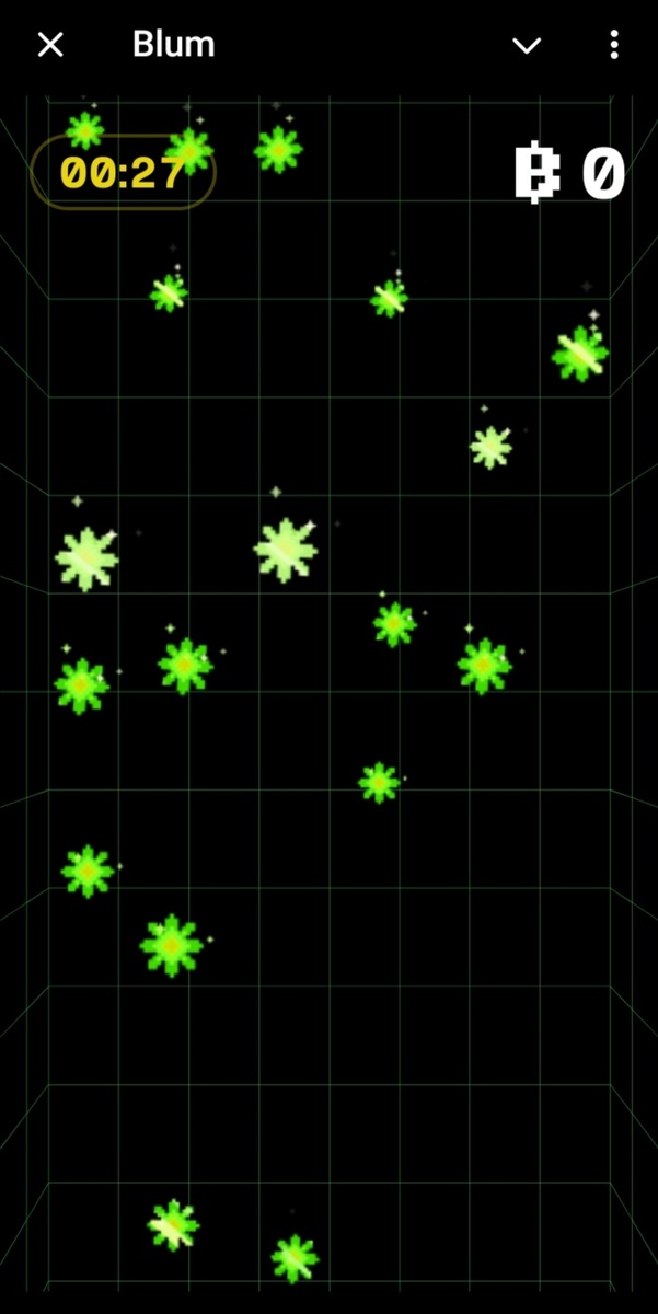 Так выглядит сама игра. Ты должен лопать зеленые цветочки за полминуты. Бомбы обнуляют результат, заморозка действует 3 секунды и останавливает время. 