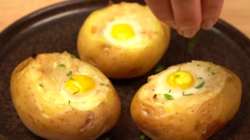 Запеченный картофель с яйцом - быстрое и полезное лакомство