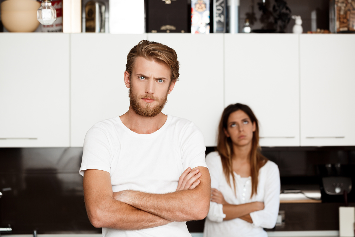Фото: https://ru.freepik.com/free-photo/displeased-handsome-man-quarrel-with-his-girlfriend_8358568.htm#fromView=search&page=1&position=3&uuid=a075f5b5-3ff2-41be-90a9-127c155edc43