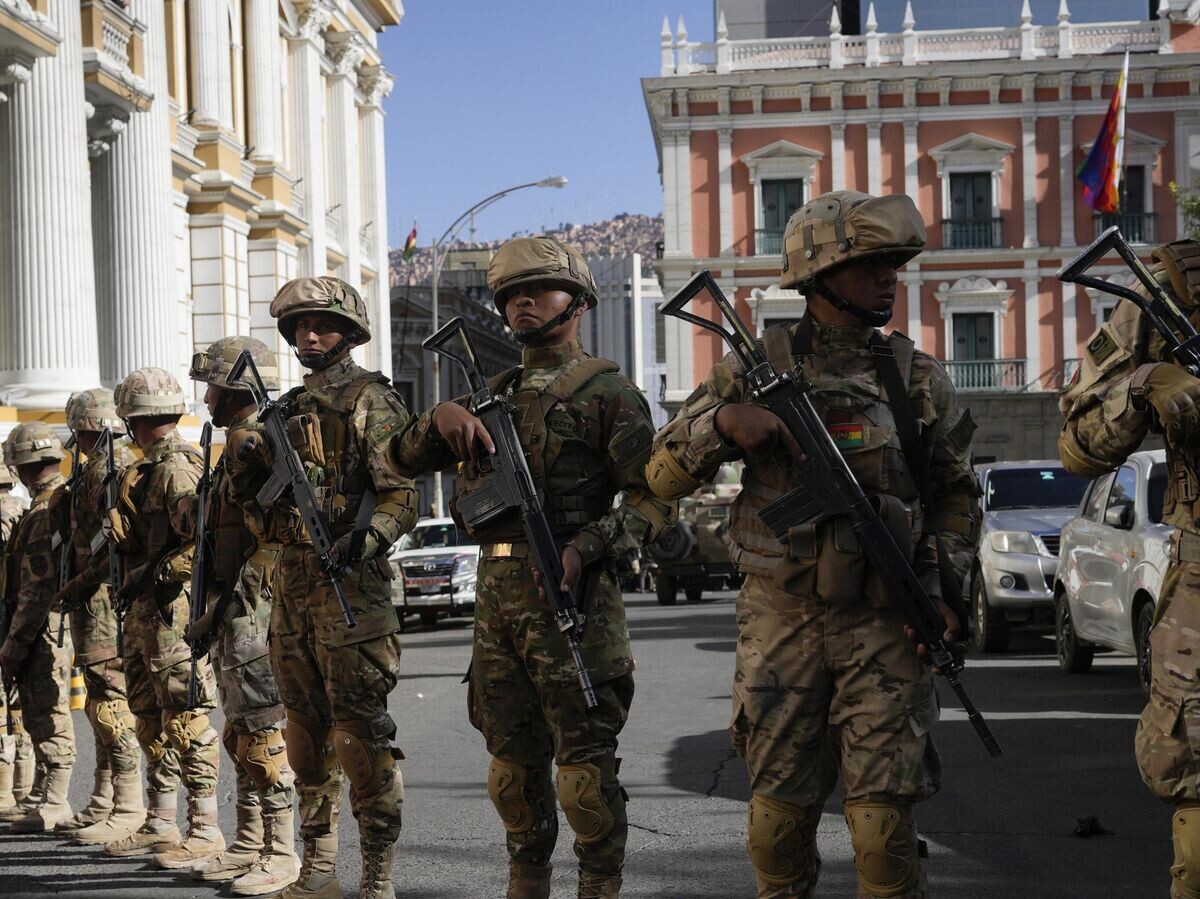 В Белом доме отрицают причастность к попытке военного переворота в Боливии  | Радио Sputnik | Дзен