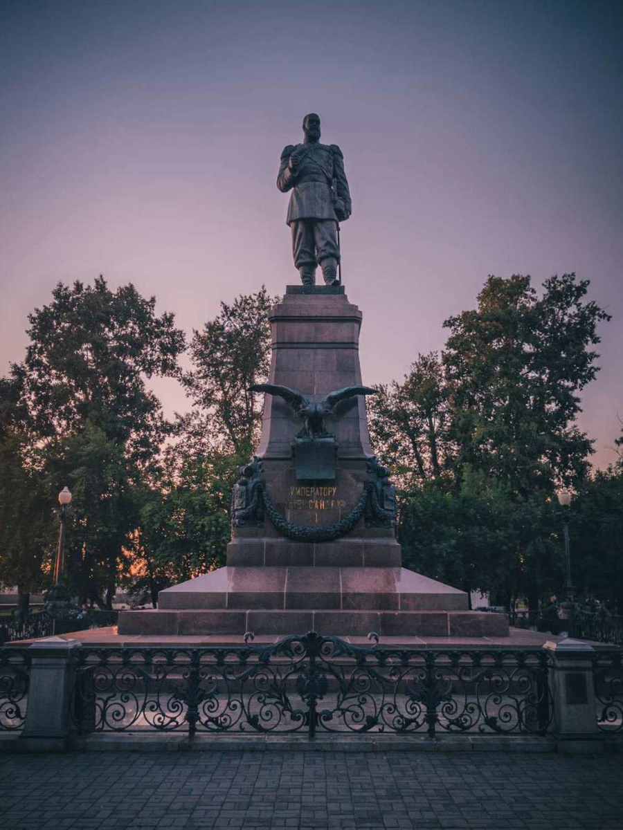 Император Александр III ждет вас