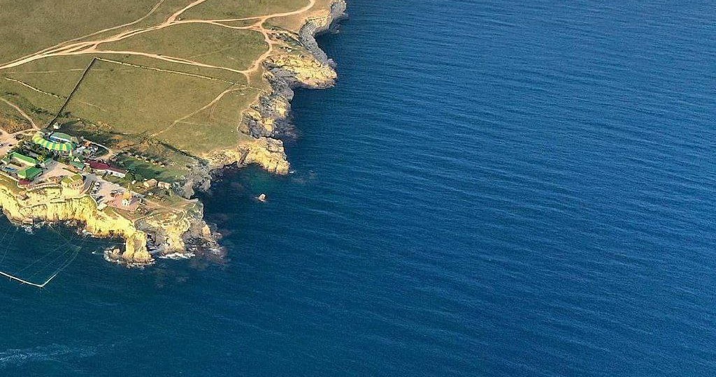 Мыс Тарханкут - одно из самых красивых и необычных мест Крымского полуострова.