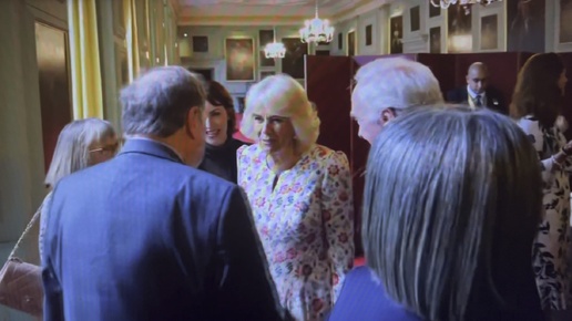 Королевская семья. Королева Камилла на приеме литераторов в Эдинбурге